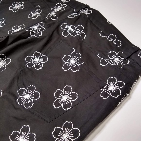 Tori Richard Black Capris Pants Size 12 Embroidered Flower Crop High Rise - Picture 7 of 8